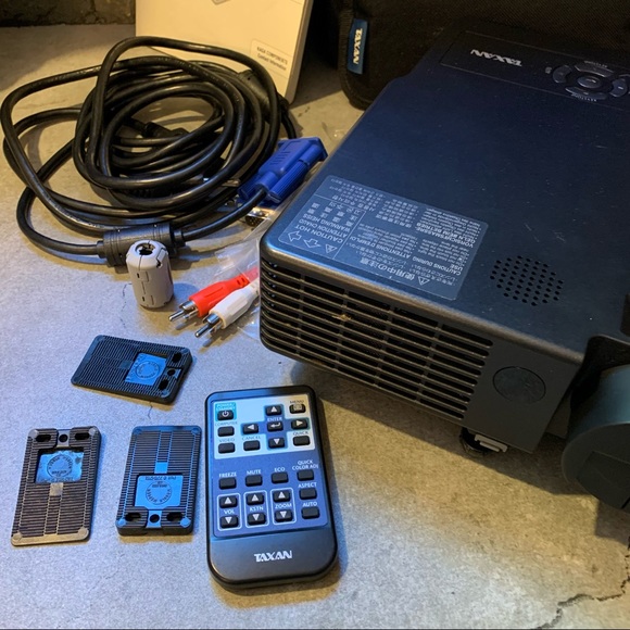 KAGA TAXAN Data projector KG-PS100S See Description - Picture 2 of 13